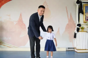 พิธีมอบทุนการศึกษาให้แก่นักเรียนโรงเรียนบ้านสันดาบ